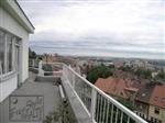 KD AO-1409:  Prodej svtlho Atypickho bytu s panoramatickm vhledem na celou Praha m celkem 198,3m2 a je v Osobnm Vlastnictv! Samotn byt m 137,9m2, terasa okolo celho bytu m celkem 60,4m2. Nejen v byt, ale i na jednu st terasy jsou prosklen francouzsk dvee. Na po ...