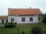Prodej pknho, pzemnho domku 3+kk v Hospozn, s pozemkem 1485m2. Domek po kompletn rekonstrukci interiru  nov rozvody elektiny, vody, nov podlahy, nov prostorn koupelna s rohovou vanou, eurookna, nov vnitn dvee vetn zrubn, uitn obytn plocha  110m2. Dm m ...