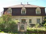 Prodej honosn vily ve Stbrn Skalici
Vila z r. 1917 o podlahov ploe 616 m2. Prvn patro zrekonstruovan v r. 2002, stecha 2004. Zahrada 1346 m2, podsklepen, sutern, dlna, gar. 
Po rekonstrukci reprezentan rodinn sdlo.
Obansk vybavenost : kola,kolka, pota,  sup ...