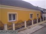 Prodej rodinnho domu 4+kk, pozemek 400m2. Dm je po kompletn rekonstrukci - nov stecha Bramac, nov zateplen venkovn omtka, plastov okna, v interiru nov podlahy - plovouc, dlaba, 2x koupelna, sklep, vjezd na pozemek z ulice. Elektina 220/380, veejn vodovod, kanaliz ...