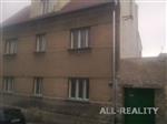 SLEVA! Prodej patrovho dvougeneranho rodinnho domu v Kladn-Kroehlavech, 2 x 3+1 s pozemkem o vme 250m2. Dm je uren k rekonstrukci. Topen - lokln, veejn vodovod, kanalizace, el. 220/380, plyn na pozemku, gar, veker obansk vybavenost v mst, dobr spojen na  ...