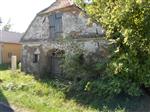 Nabzme k prodeji vinn sklep v obci Vrbovec -Znojmo, s lisovnou o velikosti 6x8 m z pknm kldovm lisem z roku 1885, za lisovnou se nachz dal prostor vhodn k posezeni o velikosti 6x7 m. Dlka samotnho sklepa je cca 30m. Sklep vyaduje rekonstrukci. Nad sklepem je pozeme ...