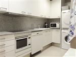 Byt 55 m2 po kompletní rekonstrukci, 2 ložnice, obývací pokoj, plně zařízená a vybavená kuchyň, 1 koupelna.