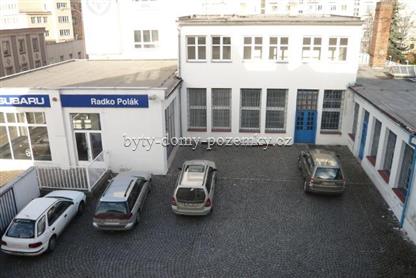 Prodej obchodn provoznho objektu s kancelemi v centru Hradce Krlov