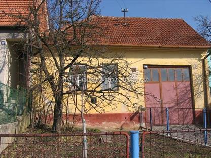 Čelní pohled na dům
