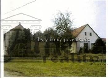 Dva zajmav RD (4+2) s okrasnou zahradou nedaleko HK